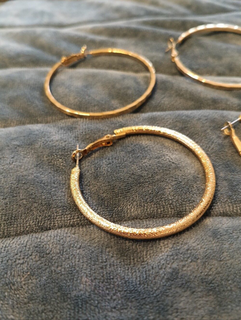 SET OF TWO MEDIUM GOLD-TONE FASHION HOOP EARRINGS